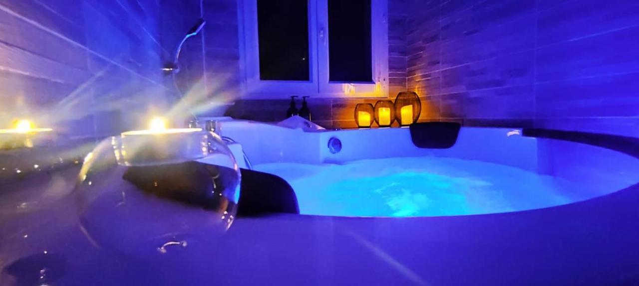 A L'Oree Des Pins - Gite Et Spa De 30 M2- Home Cinema Et Massage En Sup Cuges-les-Pins Ngoại thất bức ảnh