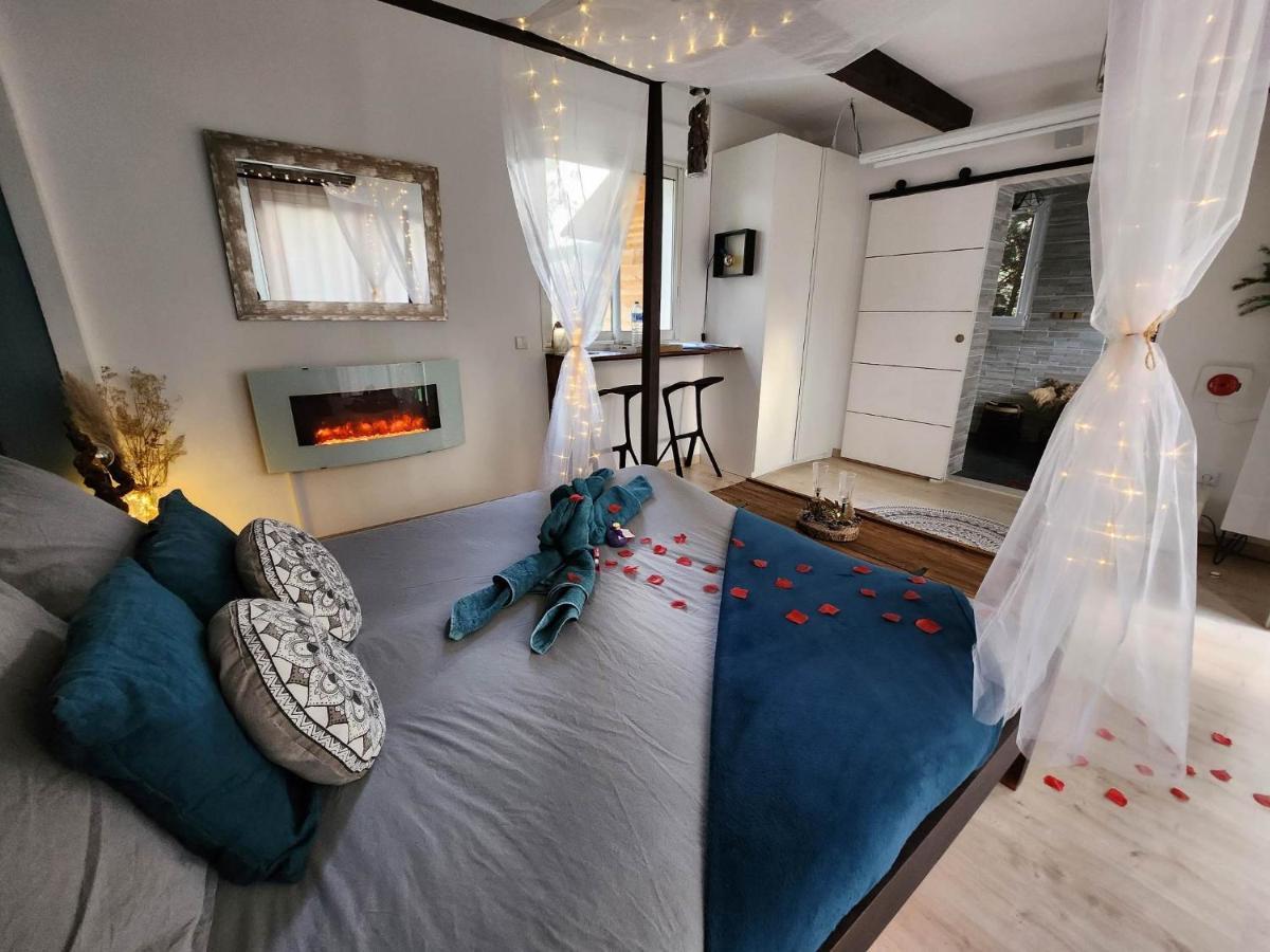 A L'Oree Des Pins - Gite Et Spa De 30 M2- Home Cinema Et Massage En Sup Cuges-les-Pins Ngoại thất bức ảnh